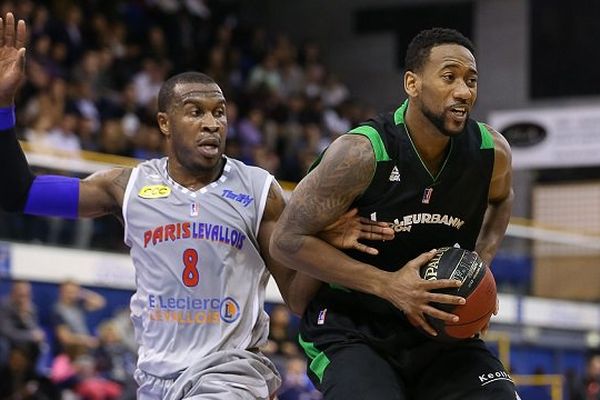 12/10/15 - PRO A (3e journée) PARIS LEVALLOIS VS ASVEL - DAVID LIGHTY #23 FACE A JASON RICH #8