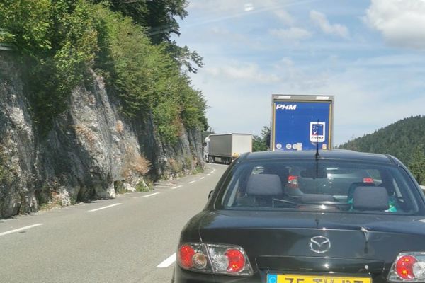 Les frontaliers pris dans les bouchons à la frontière entre le Doubs et la Suisse