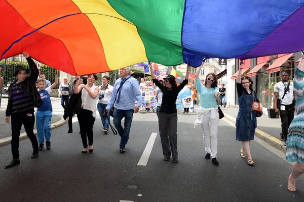 Le défilé de la Gay Pride, dans les rues d'Angers, le 21 mai 2016.