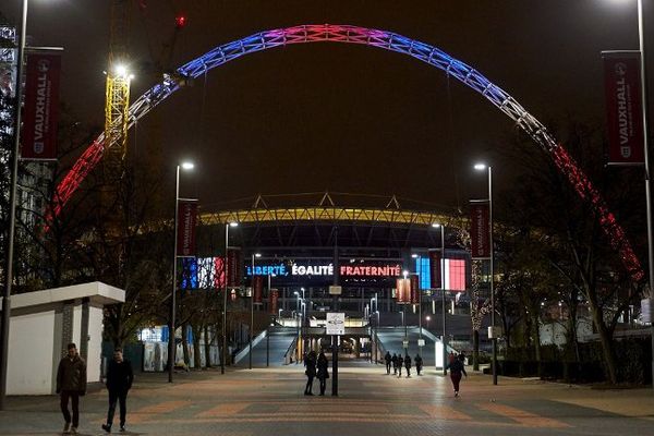 Le stade de Wembley s'est déjà paré des couleurs de la France en hommage aux victimes des attentats de Paris.