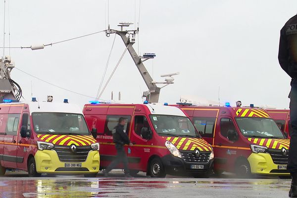 Les secours sont arrivés sur le port de Boulogne-sur-Mer.