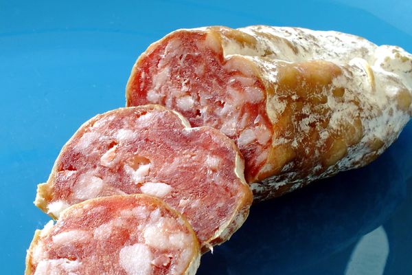 Des lots de saucissons secs de 250 grammes sont rappelés par la société Salaison Chambost du fait de la présence de salmonelle. 