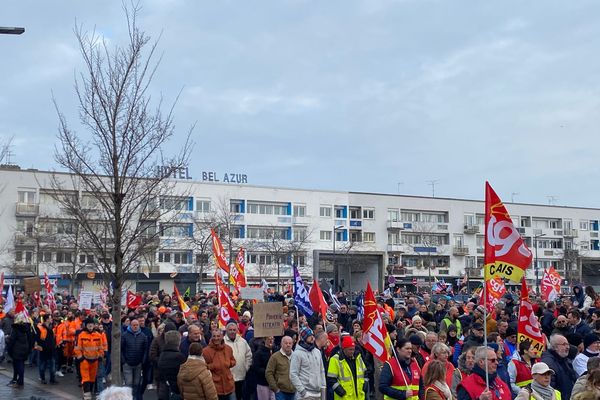 Manifestation contre la réforme des retraites à Calais, le 16 février.