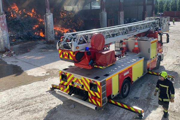 Incendie du centre de traitement des déchets Trigenium à Annecy (21 mai 2020). 