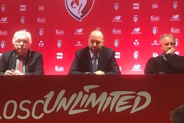 Patrick Robert, président de l'association LOSC, Gérard Lopez, président du LOSC, et Jean-Michel Vandamme, vice-président du LOSC, ce lundi soir à Luchin