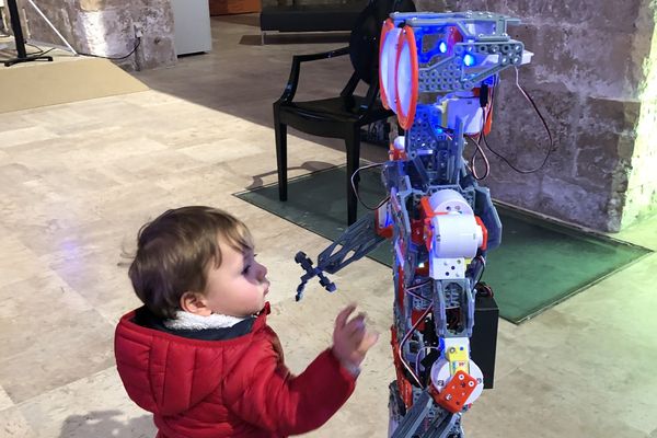 L'exposition Léonard et les robots propose aux visiteurs de retracer les 500 ans d'évolution des sciences et techniques de manière ludique et interactive.