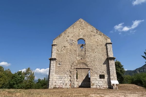 À Castillon, voilà ce qu'il reste du vieux village bombardé par les Américains et les Français en 1944.