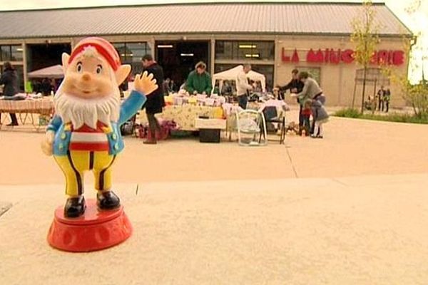 Le vide-grenier pour les enfants à la Minoterie de Dijon, dimanche 4 octobre 2015.