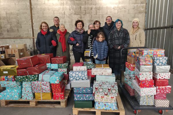 Depuis 2022, l'association Volya collecte des cadeaux pour le Noël des enfants ukrainiens. Qu'ils soient "déplacés" en France ou restés en Ukraine.