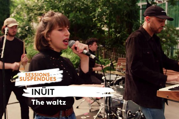 “Les Sessions Suspendues”, c'est une série de douze sessions musicales portées par de courtes saynètes de fiction légères et décalées, tournées à Nantes. Aujourd'hui, place à Inüit aux Fonderies, vestige du patrimoine industriel de l’île de Nantes.