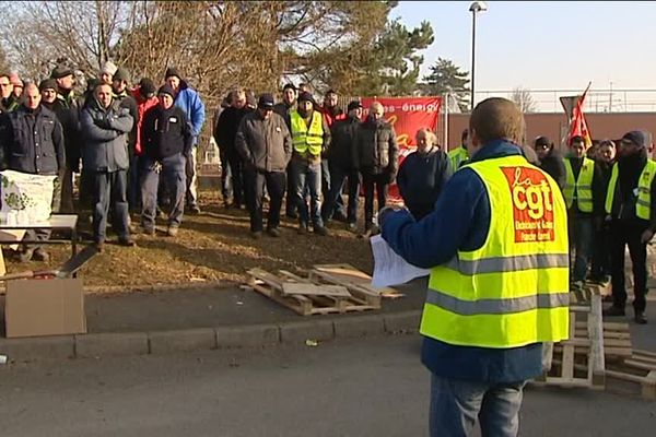 Rassemblement à l'appel de la CGT devant le centre des Tilleroyes, à Besançon