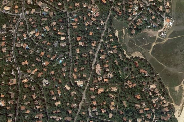 Photo satellite de 2017 du quartier du Mimbeau et de la Conche, au Cap Ferret, reprise par Patrice Vert dans sa vidéo. 