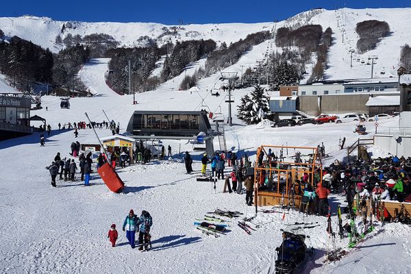 Avec 1m20 de neige en haut comme en bas des pistes, si le soleil reste au rendez-vous, les vacances d'hiver devraient bien se passer du côté de Super Besse.