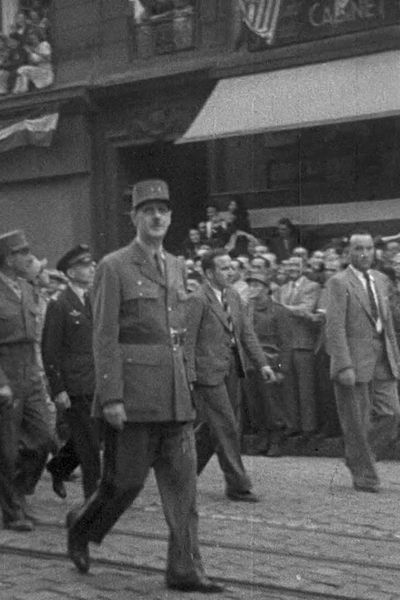 Le général de Gaulle remontant la rue de la République le 14 septembre 44