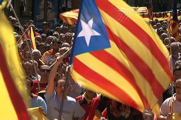 drapeaux catalans pour les manifestations à Perpignan