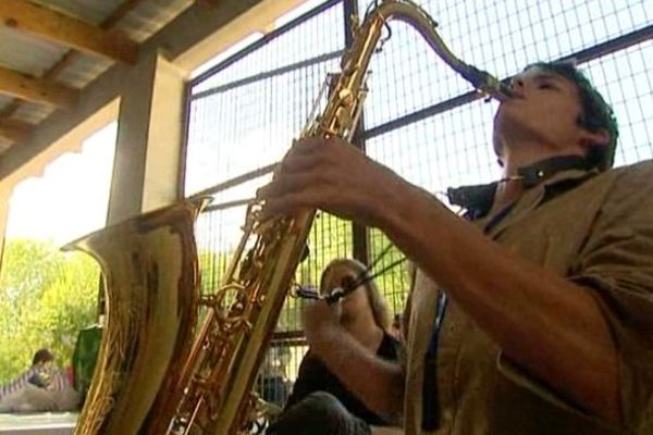 Tous les jours, une scène improvisée