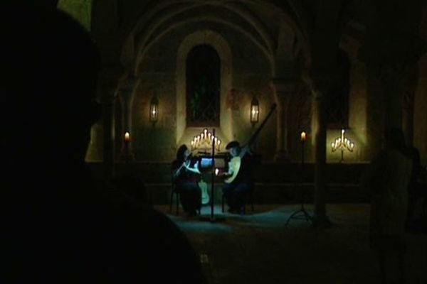 Les soirs d'été, l'abbaye de Fontfroide propose à ses visiteurs un son et lumières tout en douceur