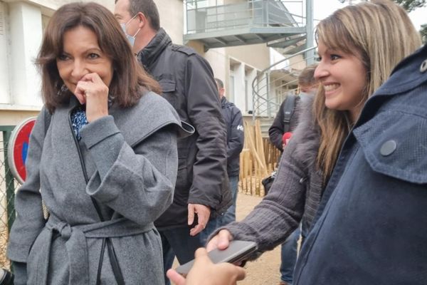 Anne Hidalgo en campagne en Isère a choisi le thème de l'école 