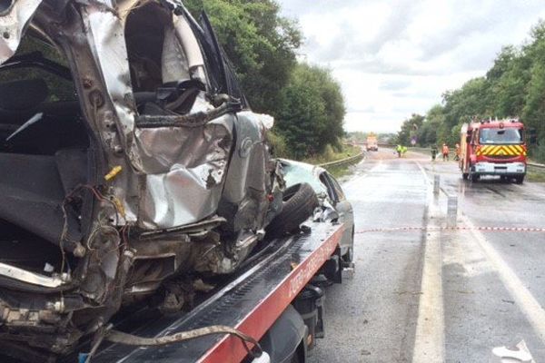 La voiture percutée dans laquelle trois hommes ont perdu la vie samedi 17 septembre 2016 à Plouer-sur-Rance (22)