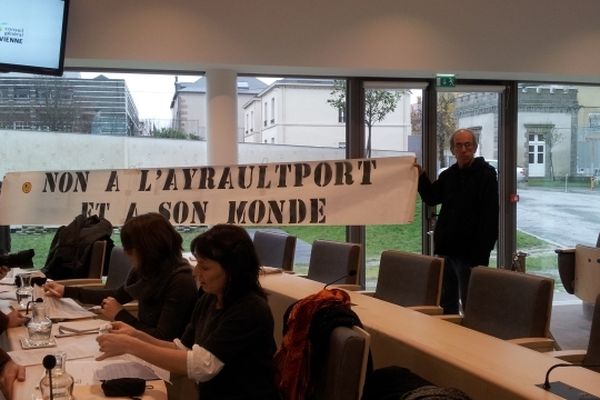 Le Collectif 87 de soutien aux opposants à l'aéroport de Notre Dame des Landes de Nantes s'est invité au Conseil général