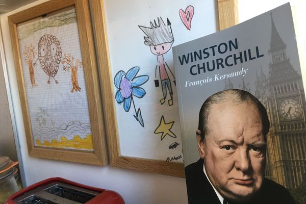 Et pour paraphraser Winston Churchill, alors que déconfinement ne veut pas dire relâchement : Un masque le matin éloigne le coronavirus...