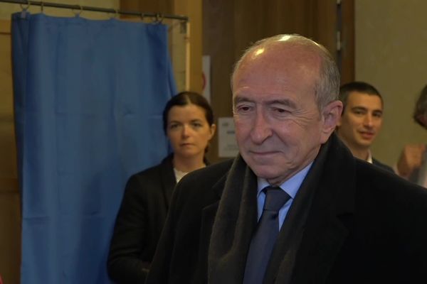 Gérard Collomb a voté dans le 5e arrondissement de Lyon vers 11h, alors que l'épidémie de coronavirus Covid-19 provoque une abstention record.