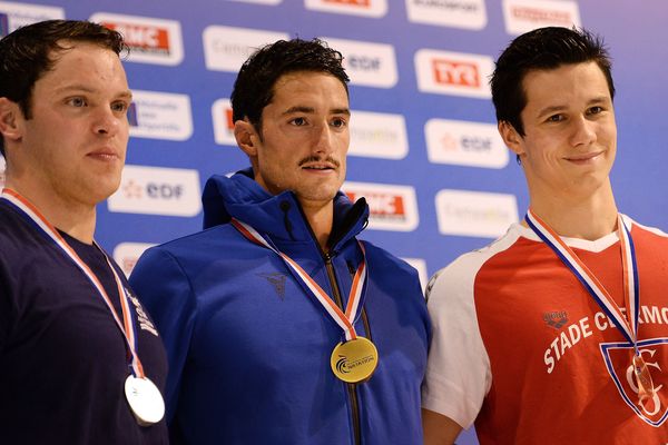 Geoffroy Mathieu, ici à droite, médaillé de bronze Elite 200 m dos, lors des championnats de France à Angers