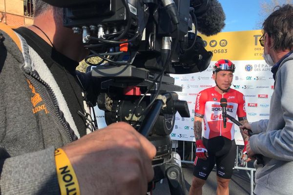 L'Australien Caleb Ewan remporte cette première étape de la 54e édition du Tour des Alpes-Maritimes et du Var.