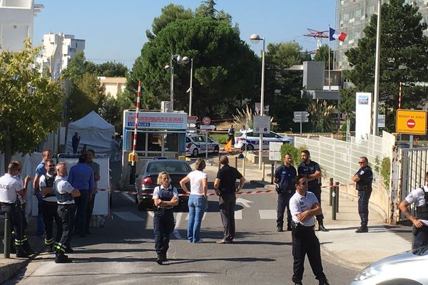 Un homme d'une trentaine d'années a été abattu ce matin à la sortie du parking du centre hospitalier de Martigues