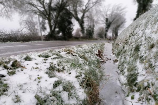 Route verglacée dans le Morbihan