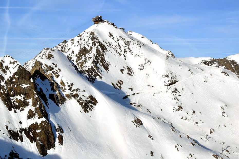 Isère : 16 skieurs et snowboardeurs bloqués sur la côte de Rivet, à l'Alpe d'Huez, à cause du verglas 