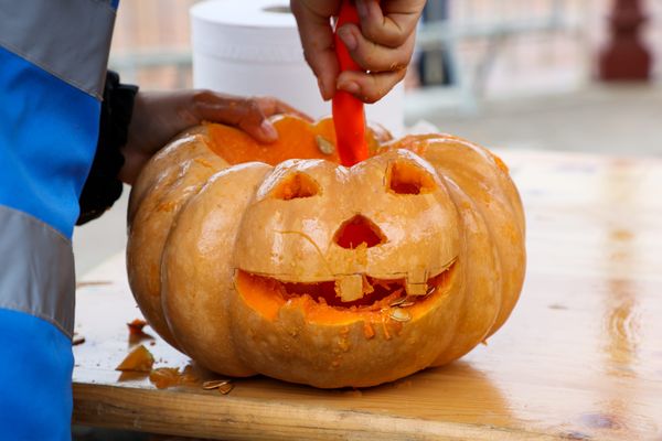 De nombreuses activités sur le thème d'Halloween, comme la confection de lanternes dans des citrouilles, sont planifiées la semaine de la Toussaint en Auvergne.