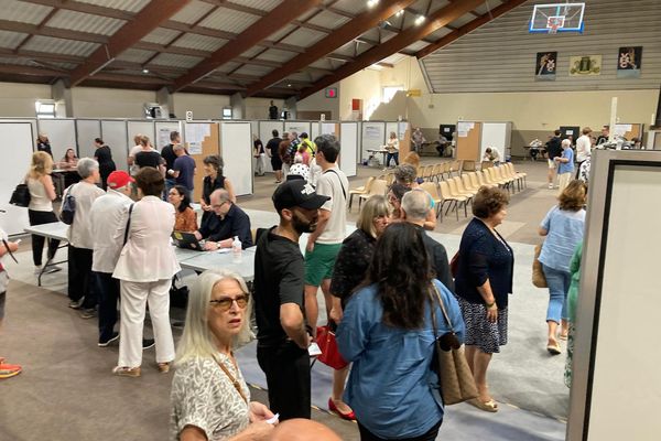 Les bureaux de vote dans la ville de Vence le 30 juin 2024.