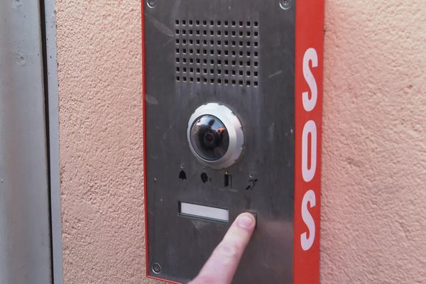 La première borne SOS a été installée il y a huit mois en face le campus Mailly de Perpignan.