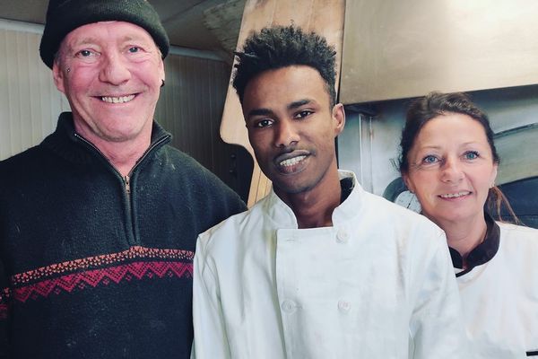 Patricia et Henry-Pierre veulent transmettre leur boulangerie à Mamadou Yaya, leur apprenti en situation irrégulière. Patricia Hyvernet (à droite) a entamé une grève de la faim.