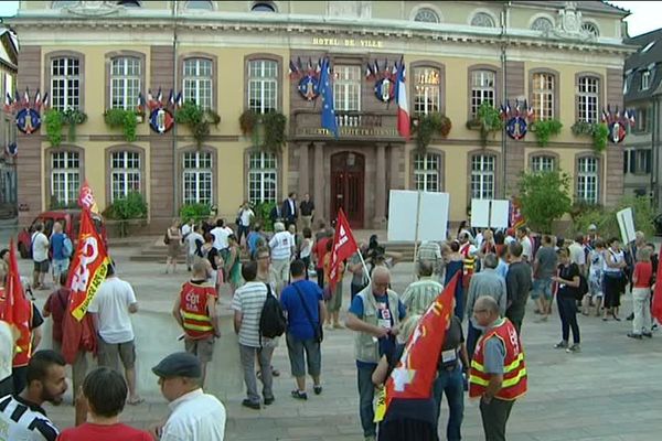 Devant la mairie de Belfort de nombreux Alstom étaient là 