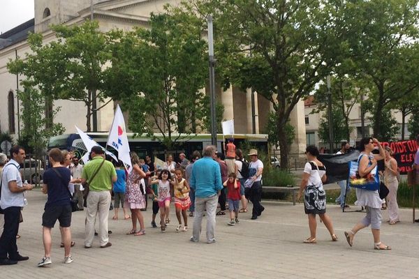 manifestation contre le gel de postes en Vendée