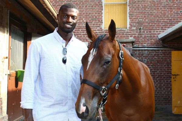 M'Baye Niang, l'attaquant international du stade Rennais était ce dimanche 9 août 2020 au Meeting de Deauville Barrière avec sa jument Louliana