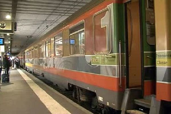 Montpellier - un train Intercités en gare de Montpellier Saint-Roch - 2015