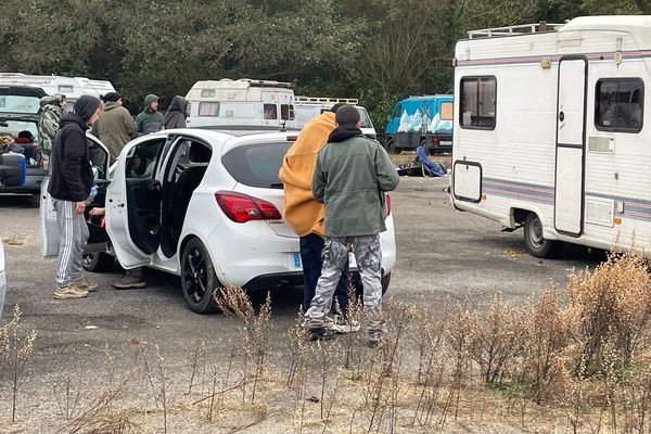 Ce matin du 3 novembre, quelques participants sont toujours sur les lieux de la rave