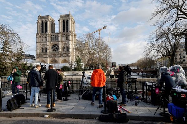 La cérémonie officielle de la réouverture de la cathédrale Notre-Dame ce 7 décembre, après cinq ans de travaux, est suivie dans le monde entier.