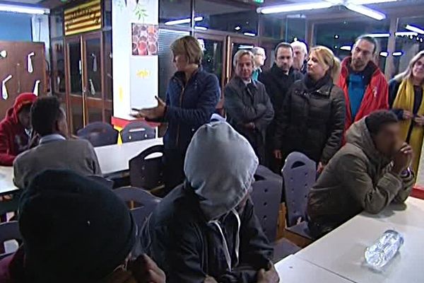 Arrivée de jeunes migrants de Calais à Sainte-Marie-la-Mer dans les Pyrénées-Orientales la nuit du 2 au 3 novembre 2016