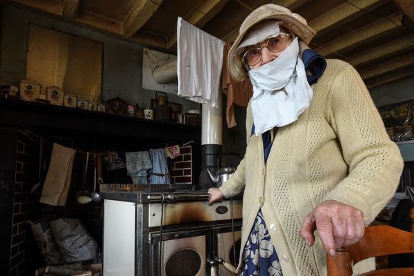 Gilberte Troquet, 92 ans, vit seule à Montigny-Le-Chartif en Eure-et-Loir. Isolée depuis le début du confinement, la situation lui rappelle la guerre en 1939.