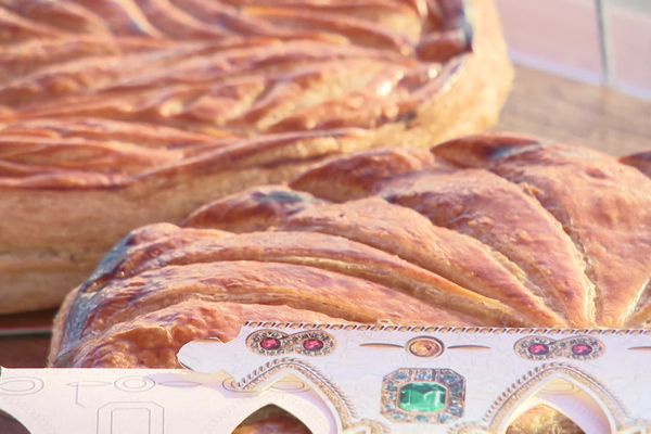 Les clients ne vont pas subir les conséquences des hausses des prix des matières premières nécessaires à la fabrication des traditionnelles galettes des rois, mais les artisans pâtissiers subissent de plein fouet la flambée des prix.