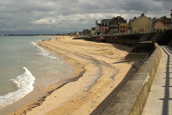 Ciel nuageux à Lion-sur-Mer, ce DIMANCHE (14).