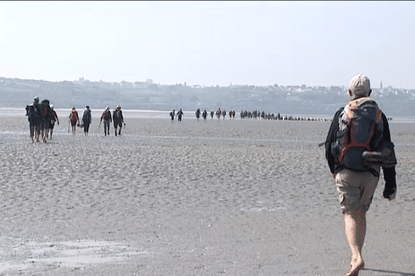 La traversée de la baie d'Hillion à marée basse