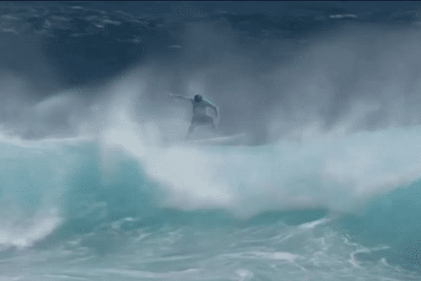 Le Landais d'adoption, Jérémy Florès, a remporté la Billabong Pro à Tahiti