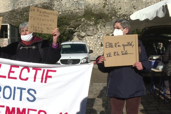 A Blois, un collectif féministe s'est réuni ce samedi 12 février pour alerter contre les féminicides.