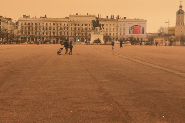 Le Nuage De Sable Du Sahara A Fait Baisser La Qualite De L Air A Lyon