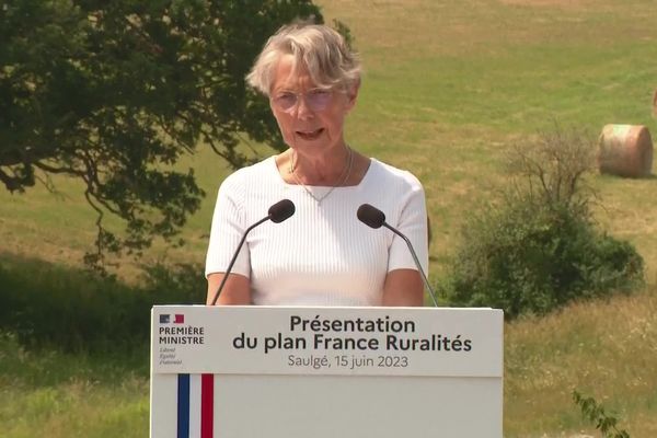 Elisabeth Borne présente le plan France Ruralités